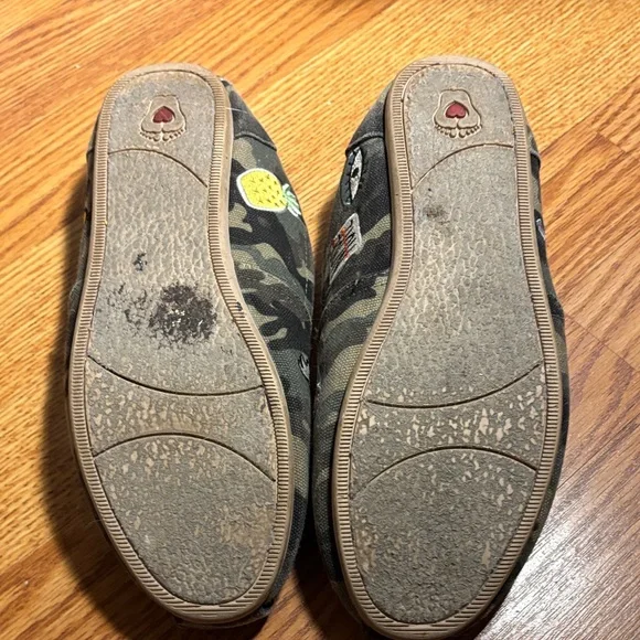 Bob’s Fun Camouflage Slip-On Women’s Shoes with Patches - Picture 8 of 8